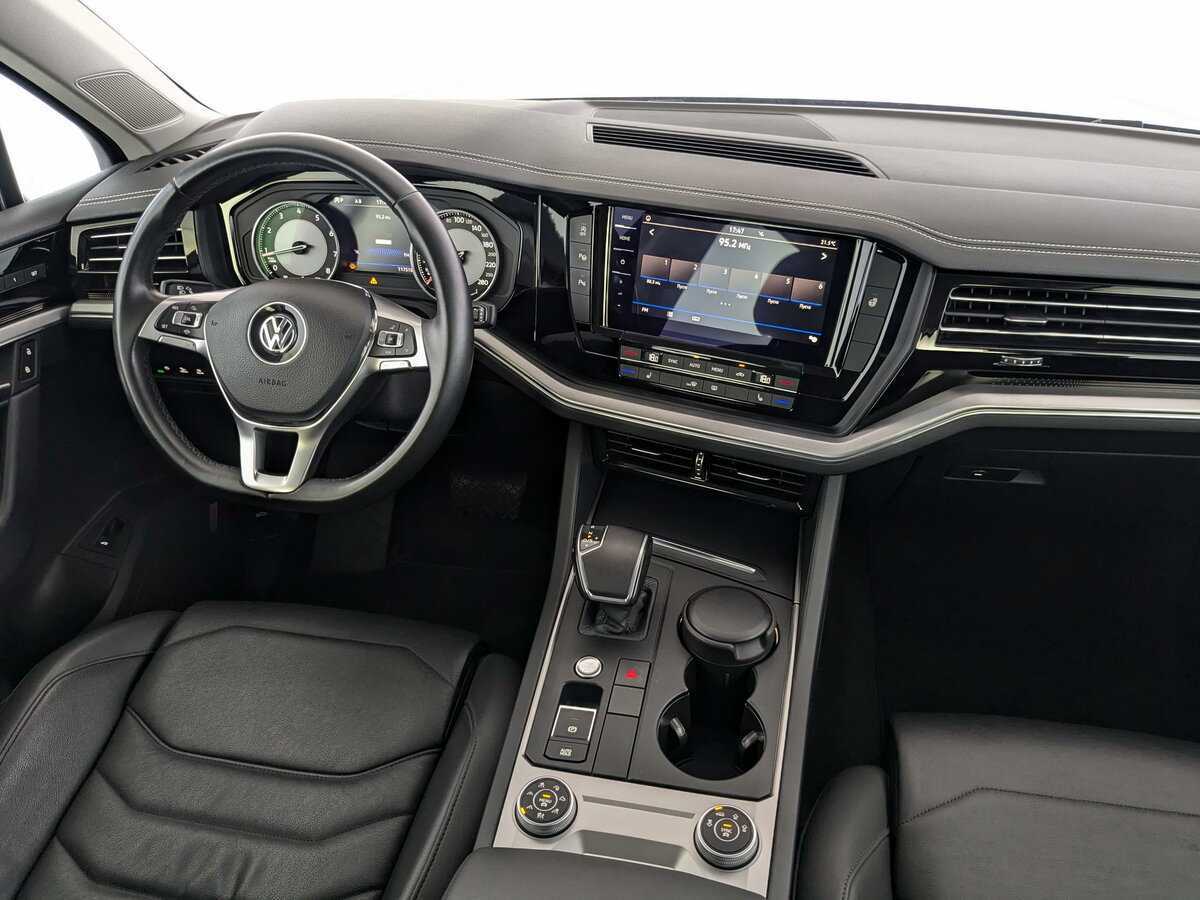 Volkswagen Touareg с пробегом — 2020 год. Фото: #22