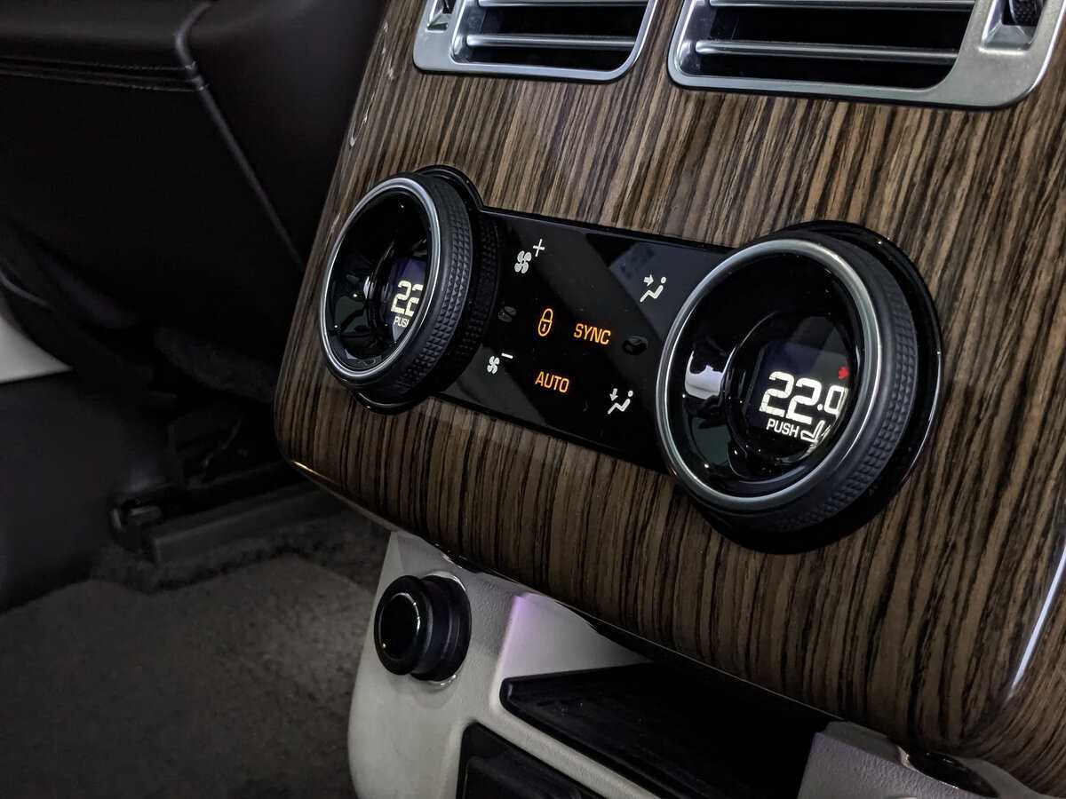 Land Rover Range Rover с пробегом — 2019 год. Фото: #15