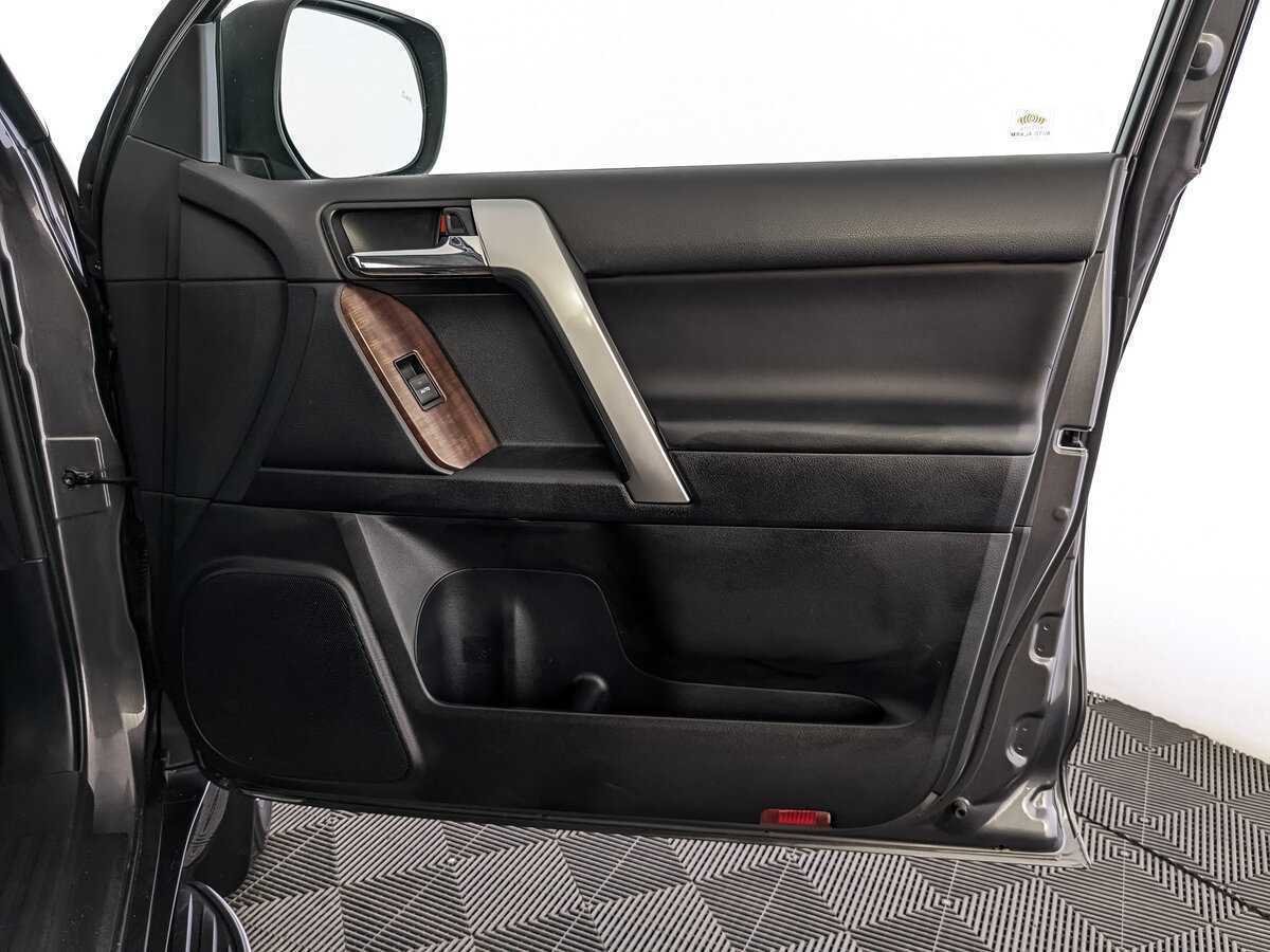 Toyota Land Cruiser Prado с пробегом — 2015 год. Фото: #20