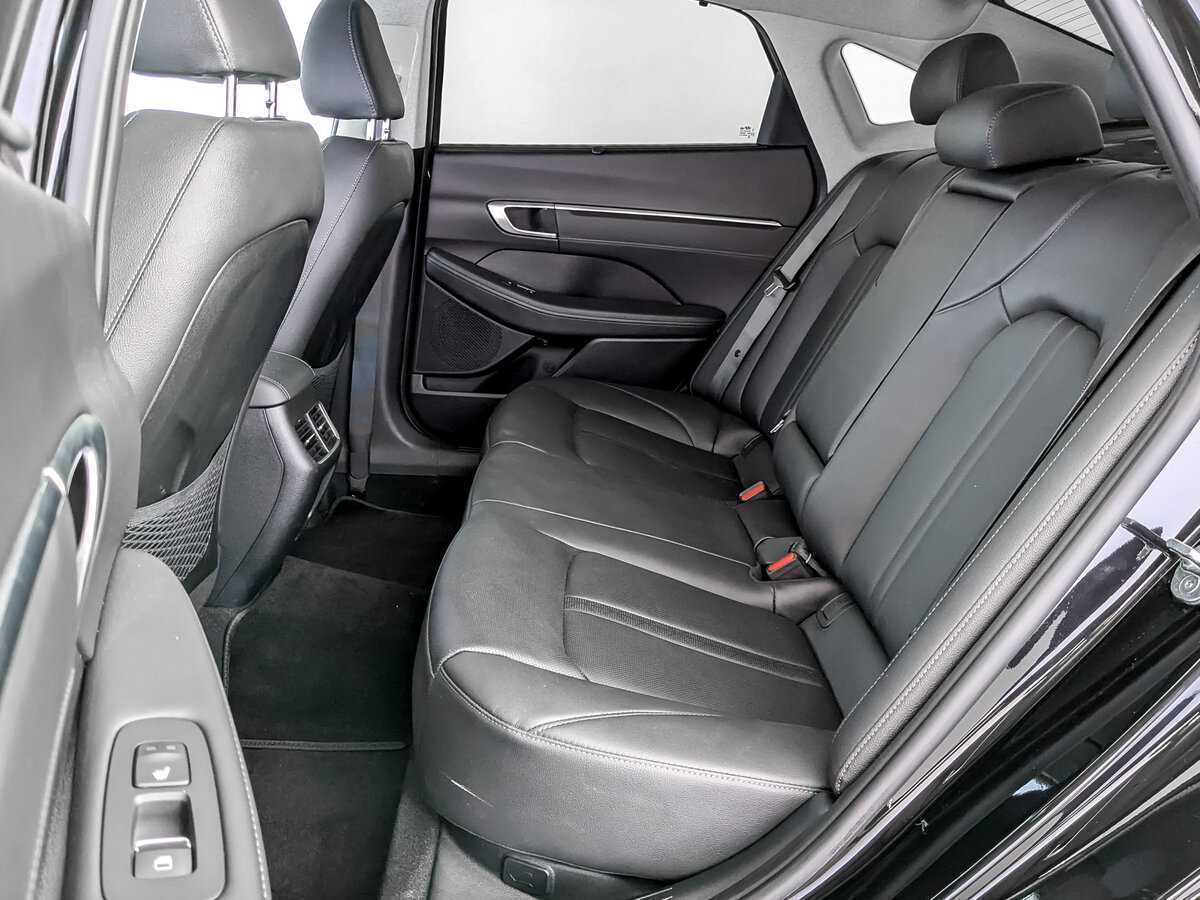 Hyundai Sonata с пробегом — 2022 год. Фото: #9
