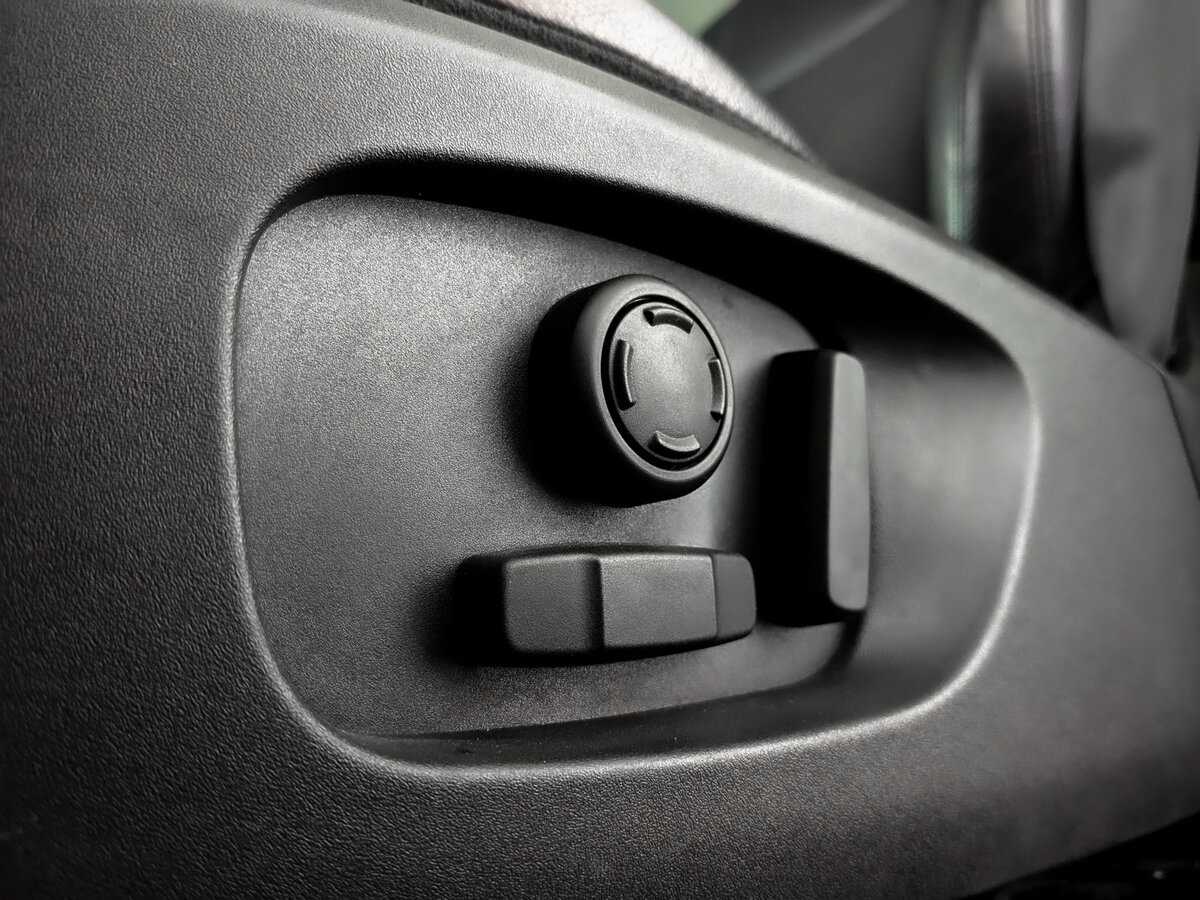 Land Rover Discovery Sport с пробегом — 2018 год. Фото: #16