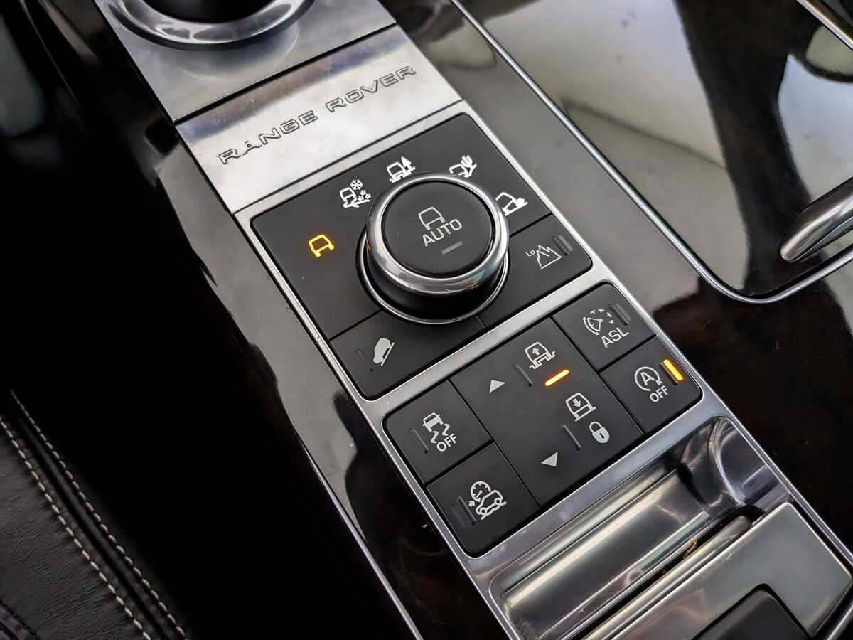 Land Rover Range Rover с пробегом — 2016 год. Фото: #24