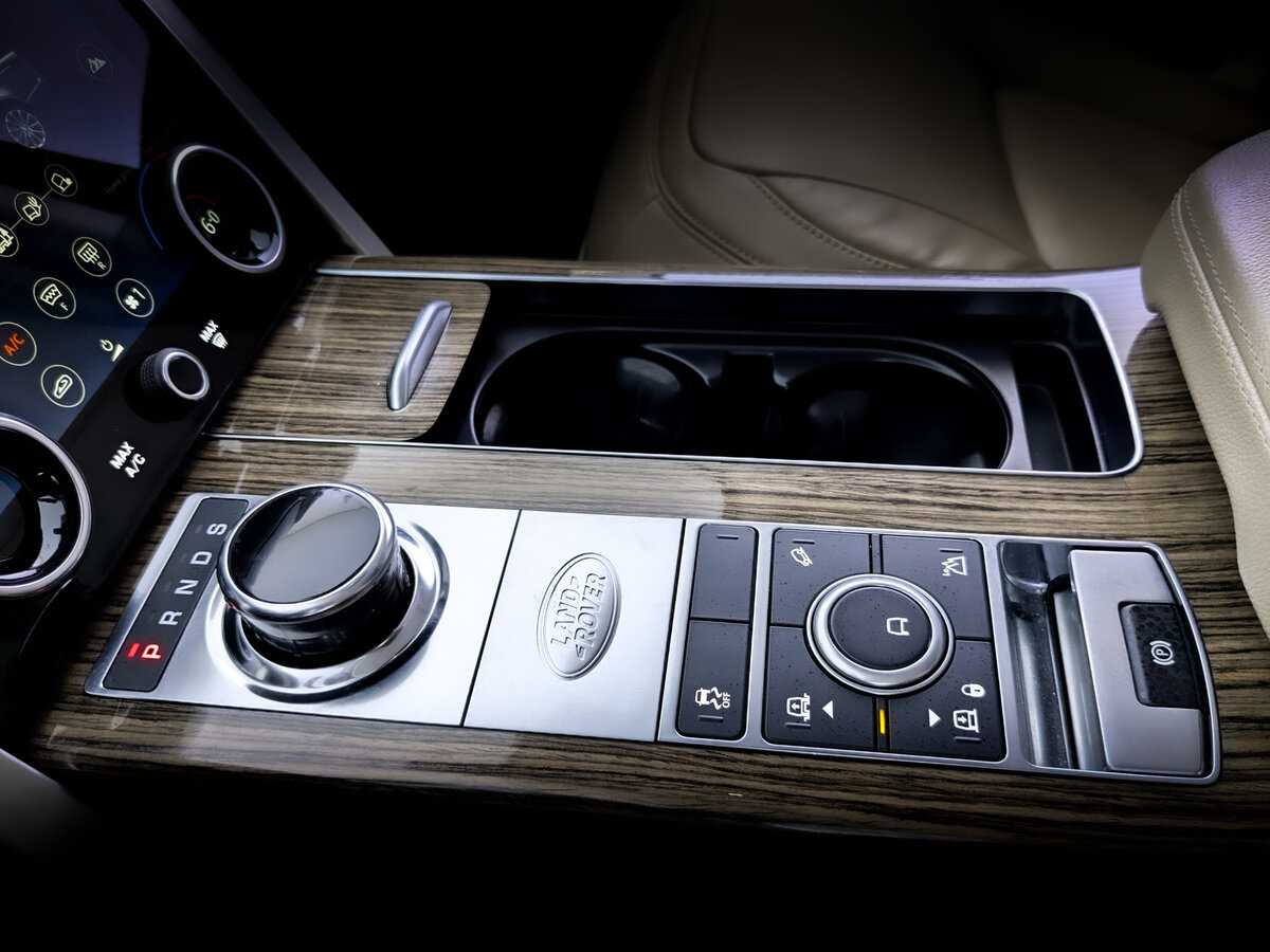 Land Rover Range Rover с пробегом — 2018 год. Фото: #24