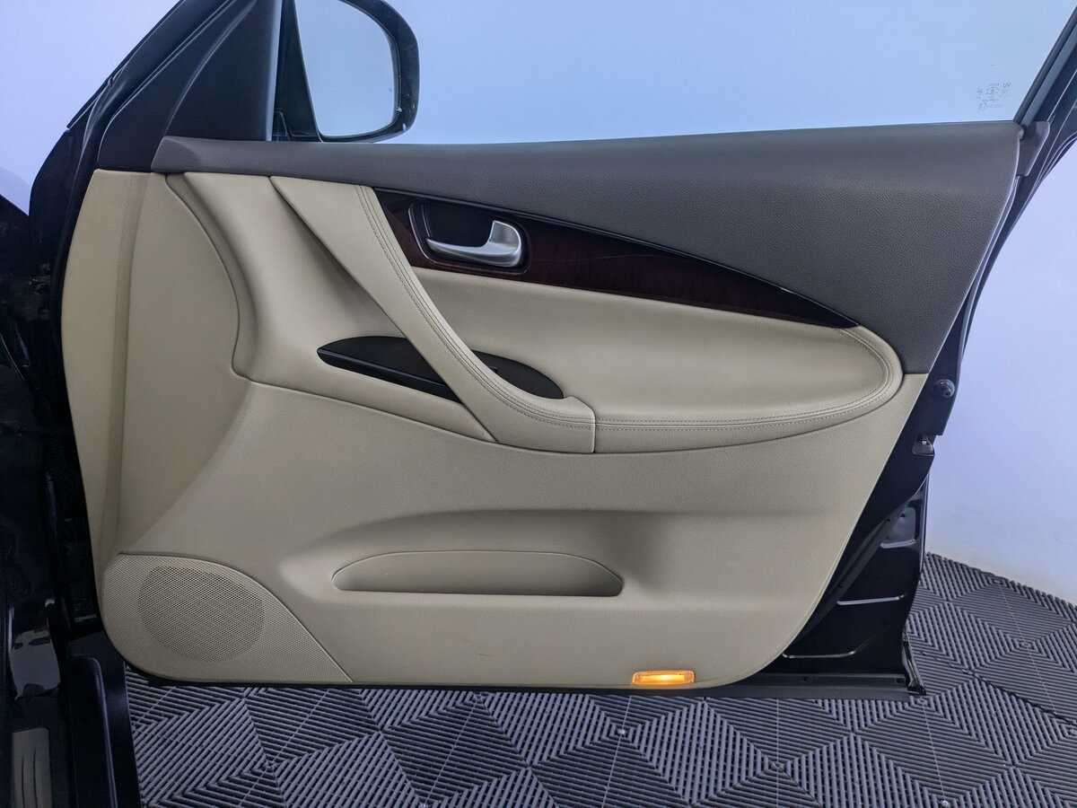 Infiniti QX50 с пробегом — 2015 год. Фото: #14