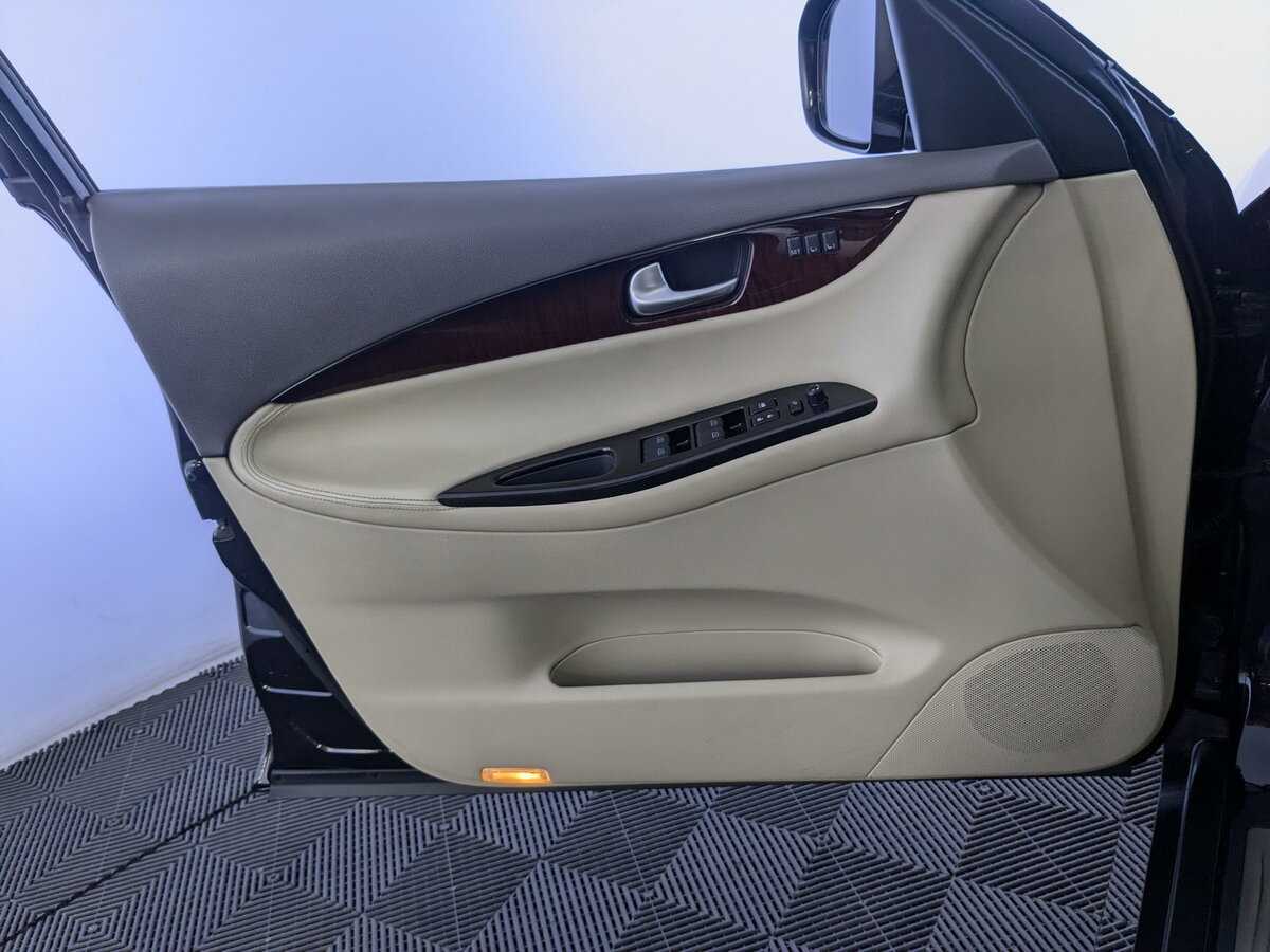 Infiniti QX50 с пробегом — 2015 год. Фото: #21