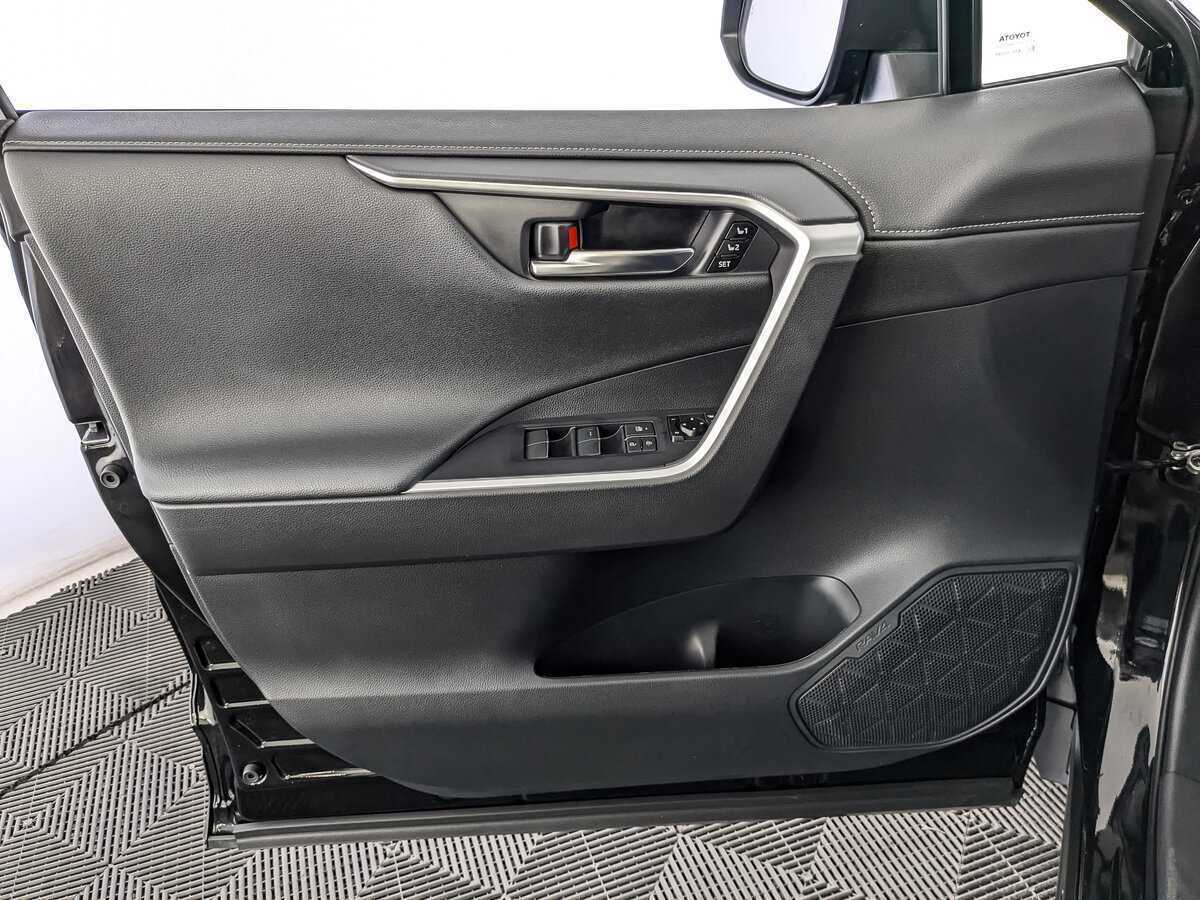 Toyota RAV4 с пробегом — 2022 год. Фото: #14