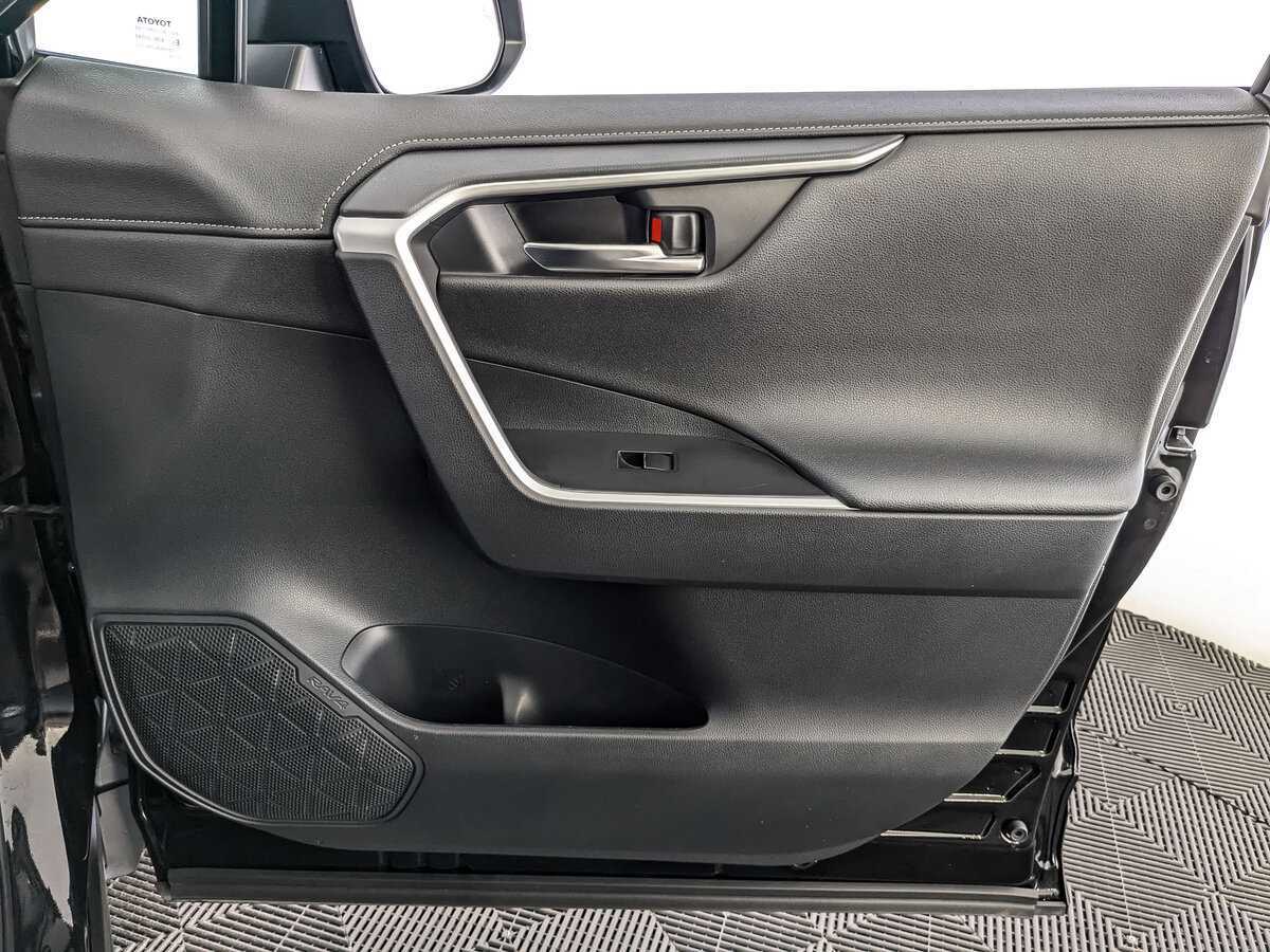 Toyota RAV4 с пробегом — 2022 год. Фото: #20