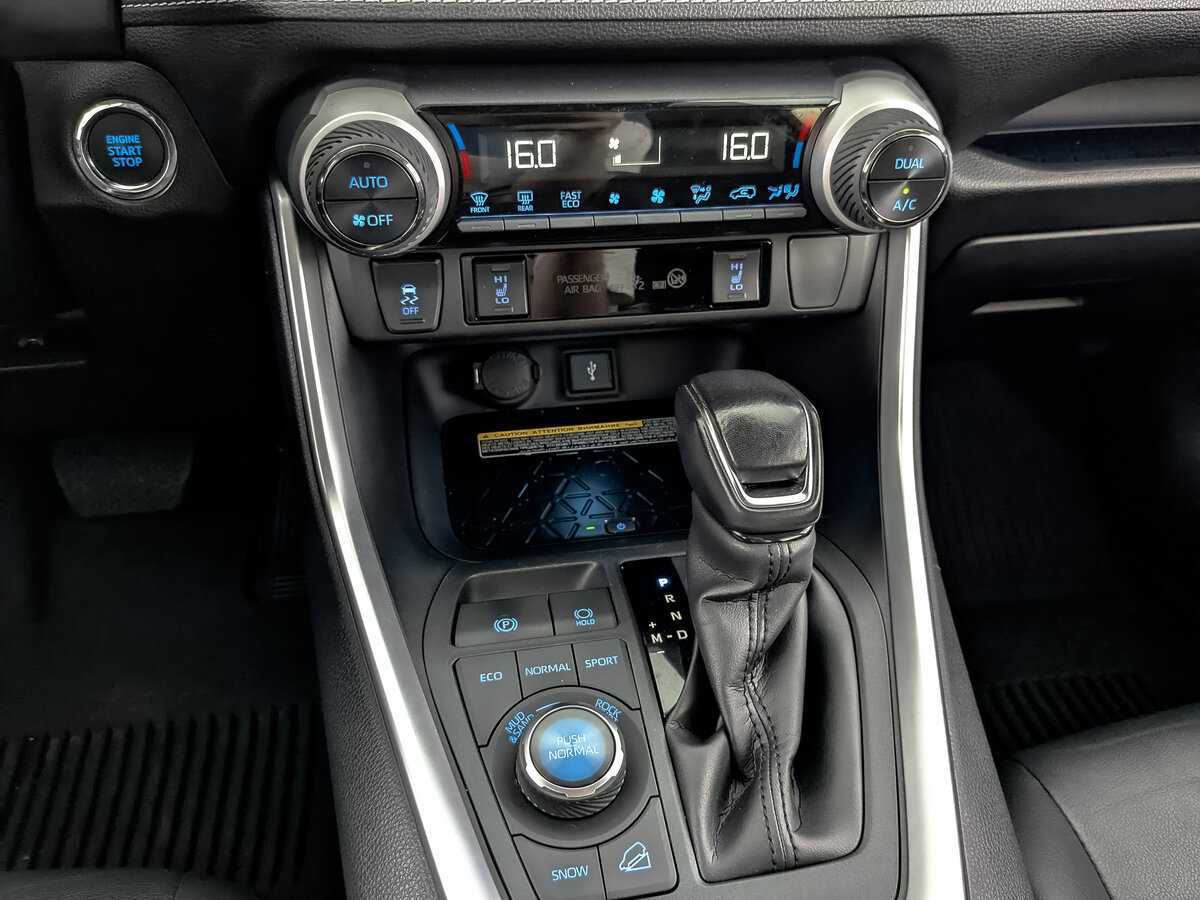 Toyota RAV4 с пробегом — 2022 год. Фото: #21