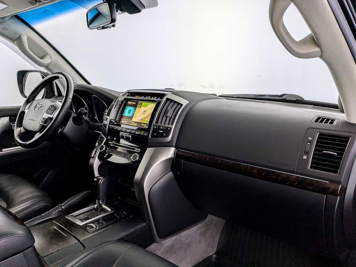 Toyota Land Cruiser с пробегом — 2014 год. Фото: #8