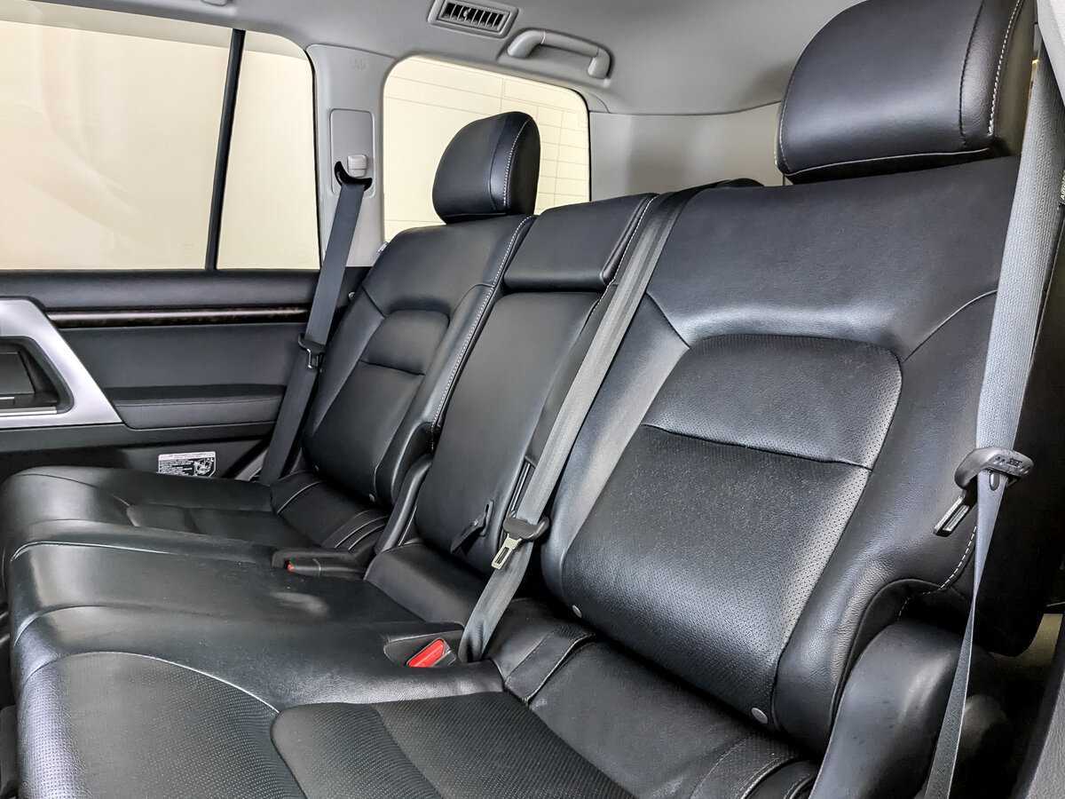 Toyota Land Cruiser с пробегом — 2014 год. Фото: #9