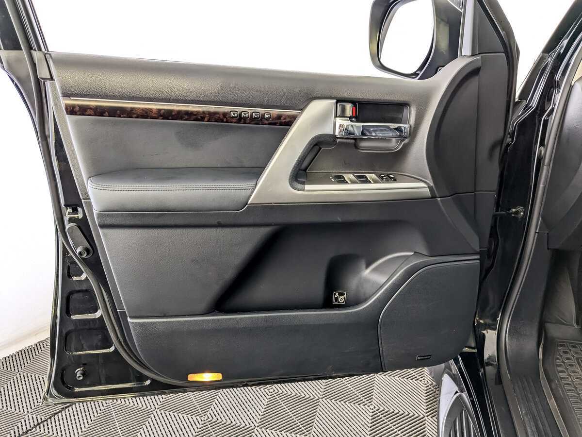 Toyota Land Cruiser с пробегом — 2014 год. Фото: #14