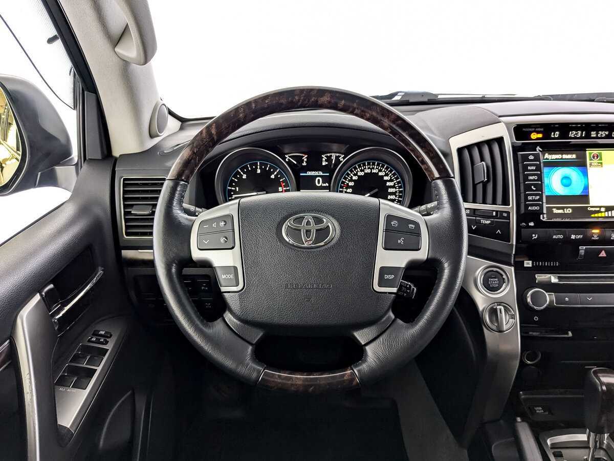Toyota Land Cruiser с пробегом — 2014 год. Фото: #17