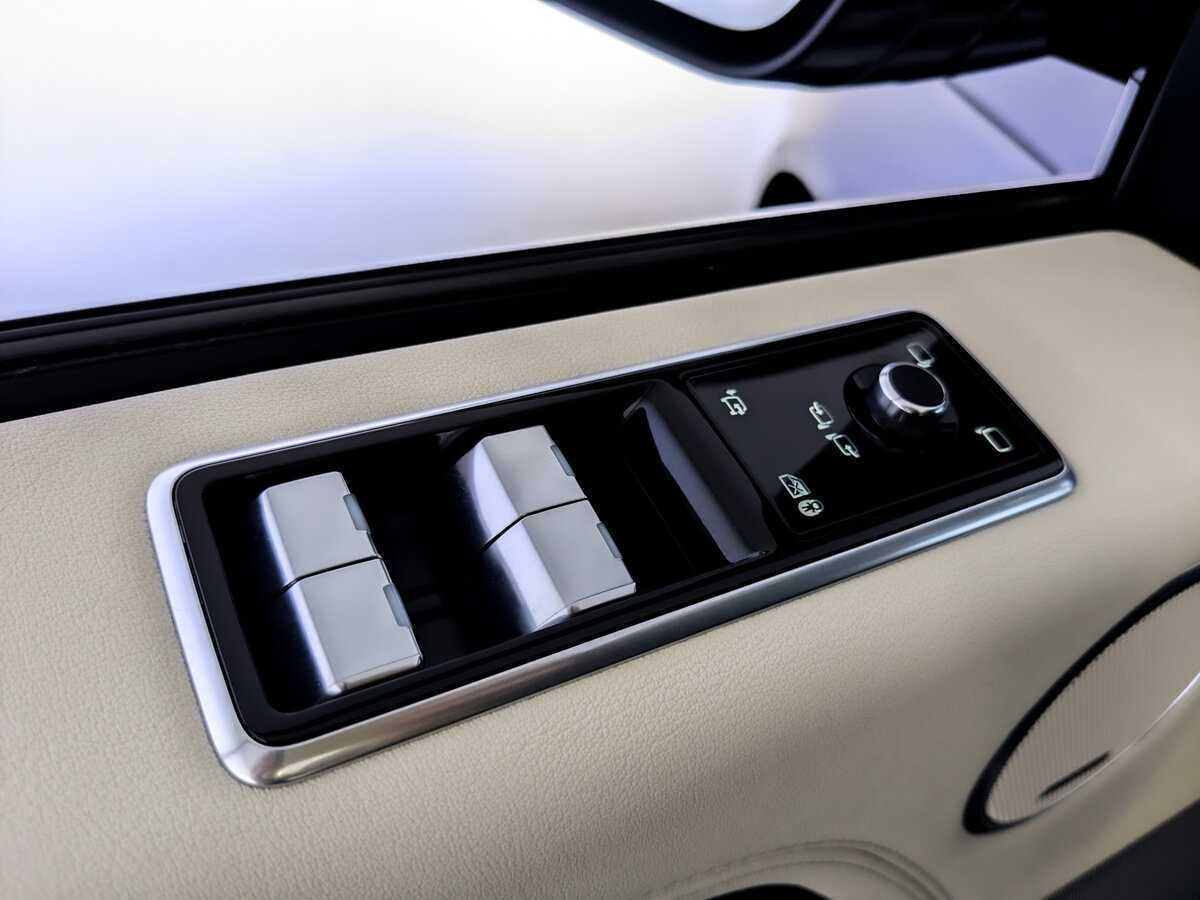 Land Rover Range Rover с пробегом — 2018 год. Фото: #16
