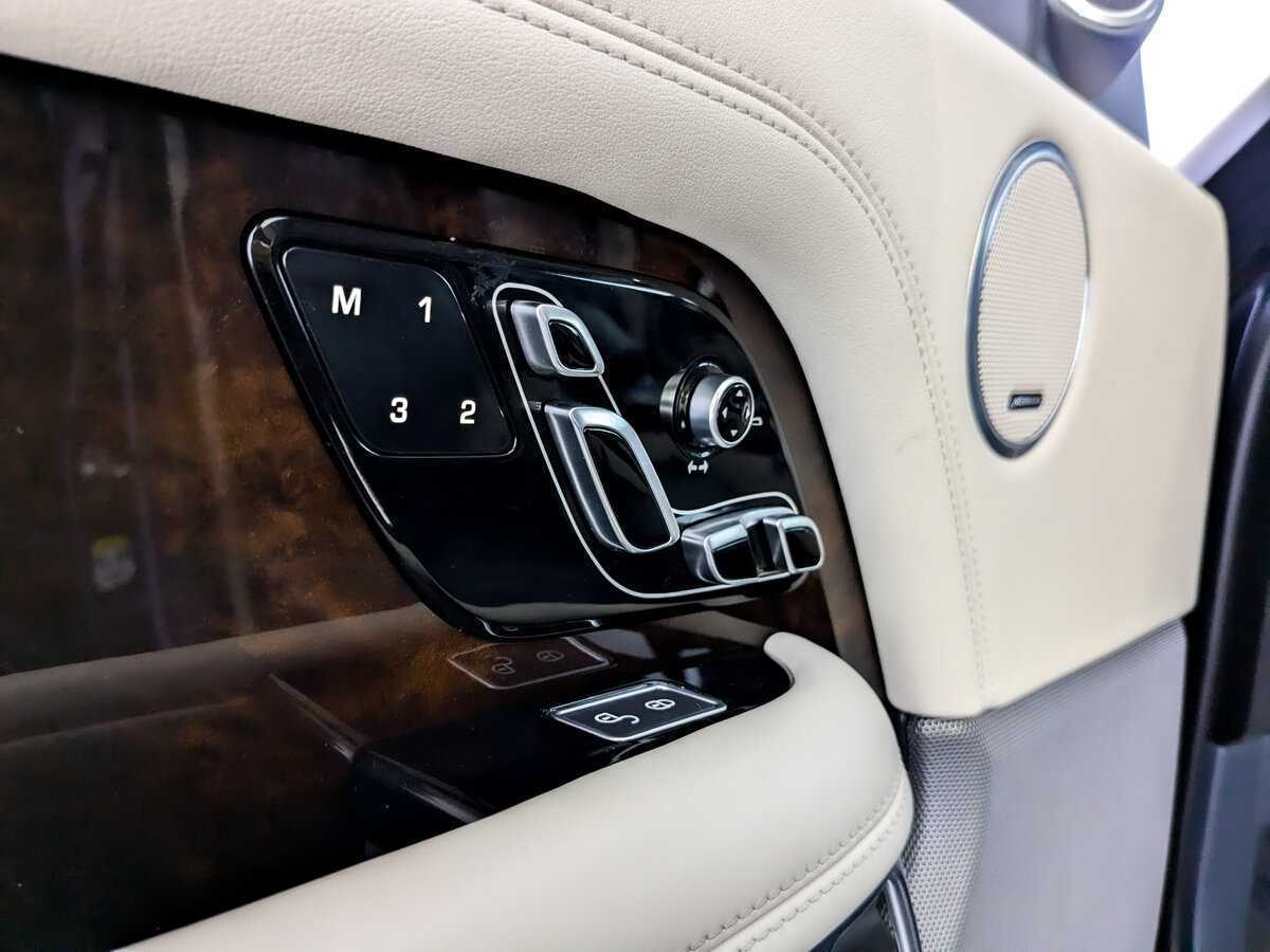 Land Rover Range Rover с пробегом — 2018 год. Фото: #17