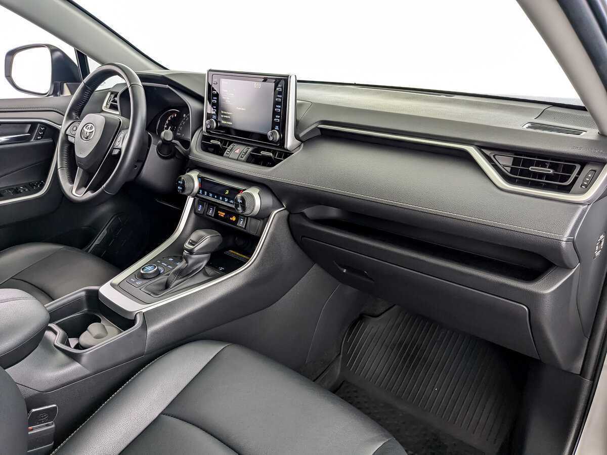 Toyota RAV4 с пробегом — 2022 год. Фото: #8