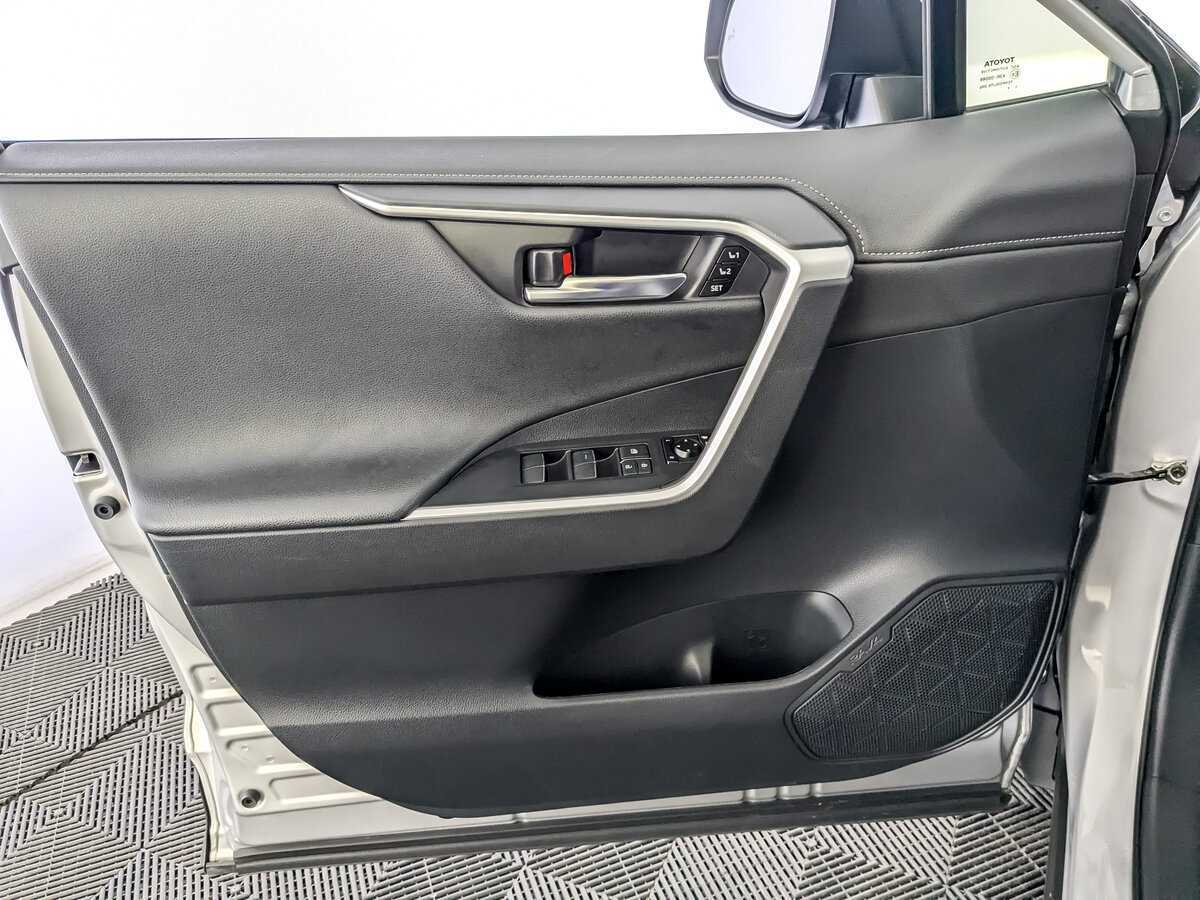Toyota RAV4 с пробегом — 2022 год. Фото: #14
