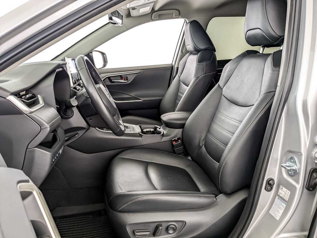 Toyota RAV4 с пробегом — 2022 год. Фото: #15