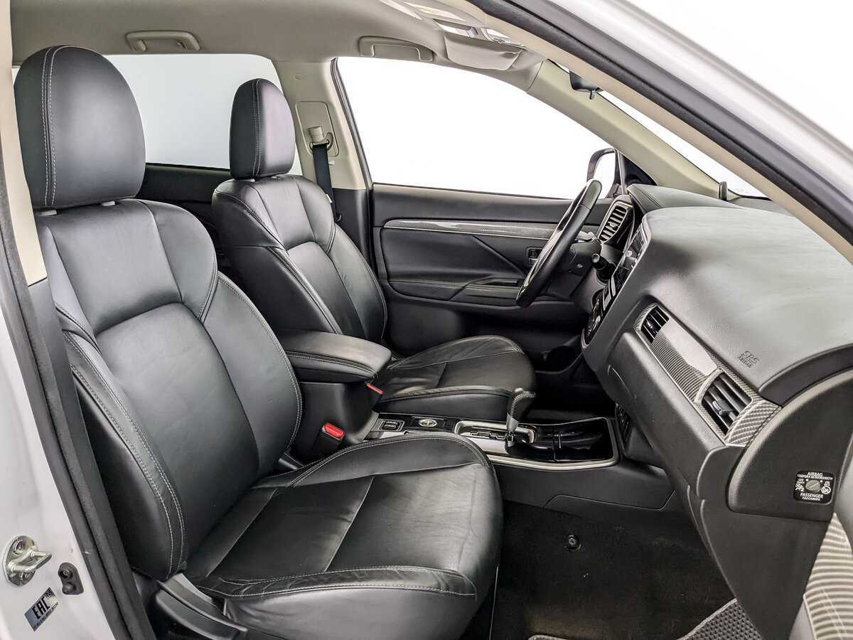 Mitsubishi Outlander с пробегом — 2019 год. Фото: #19