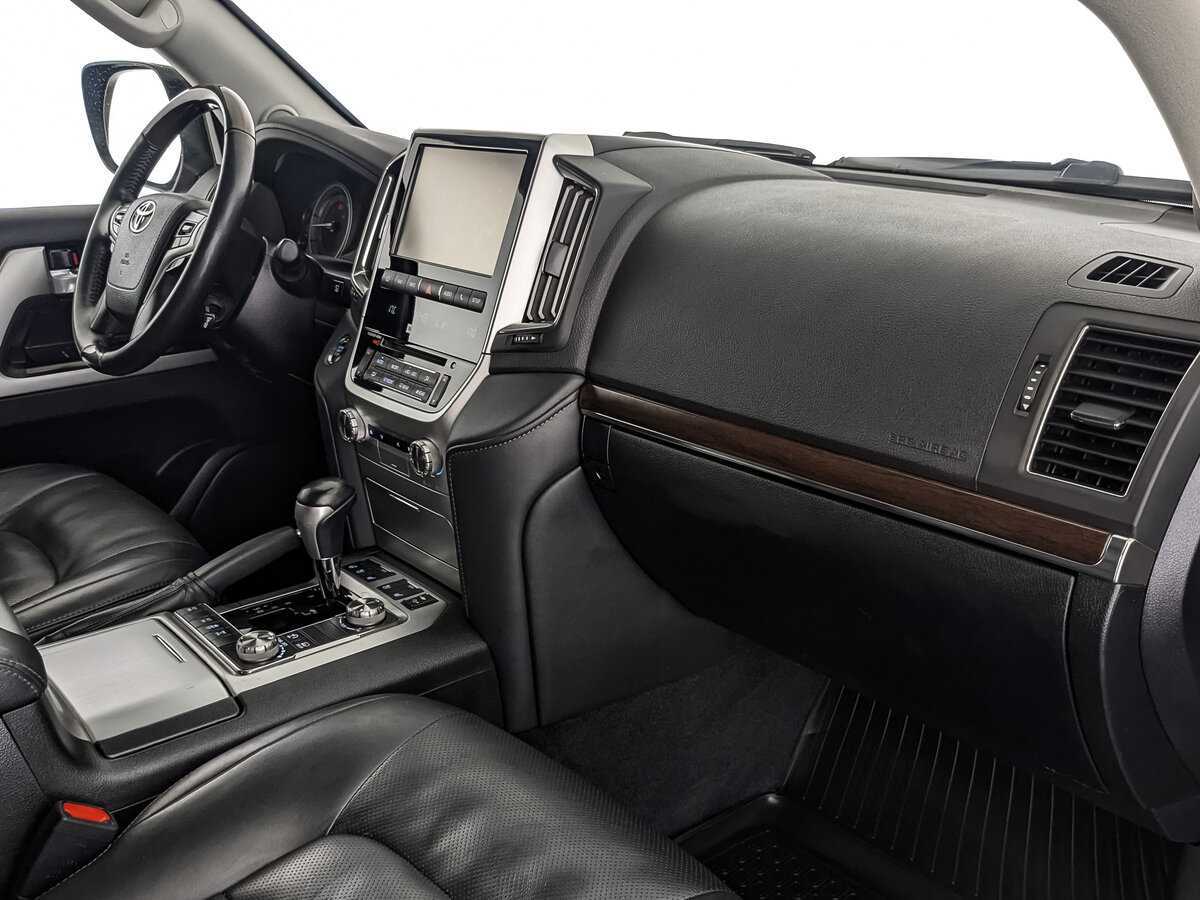 Toyota Land Cruiser с пробегом — 2017 год. Фото: #8