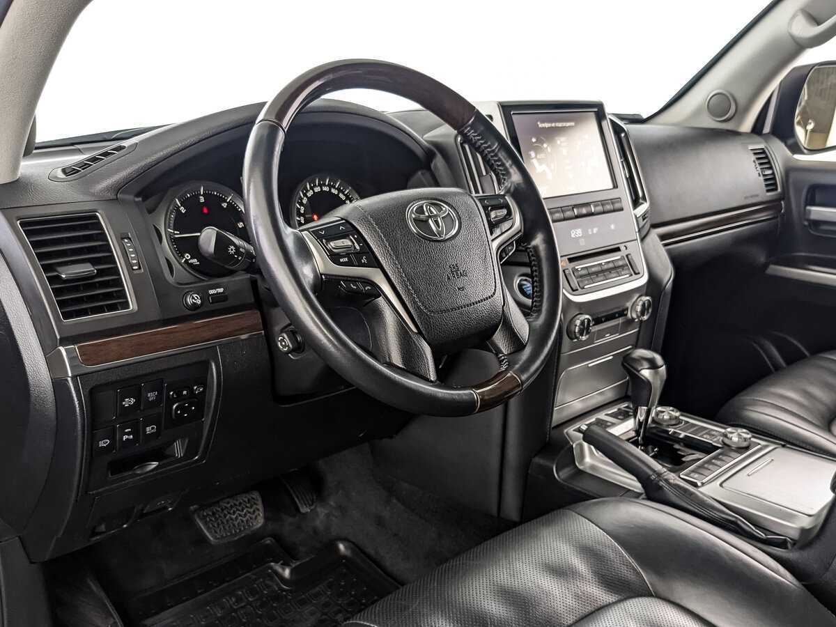 Toyota Land Cruiser с пробегом — 2017 год. Фото: #10