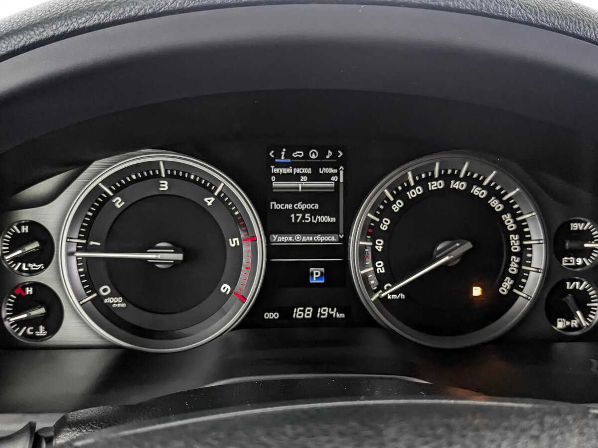 Toyota Land Cruiser с пробегом — 2017 год. Фото: #11