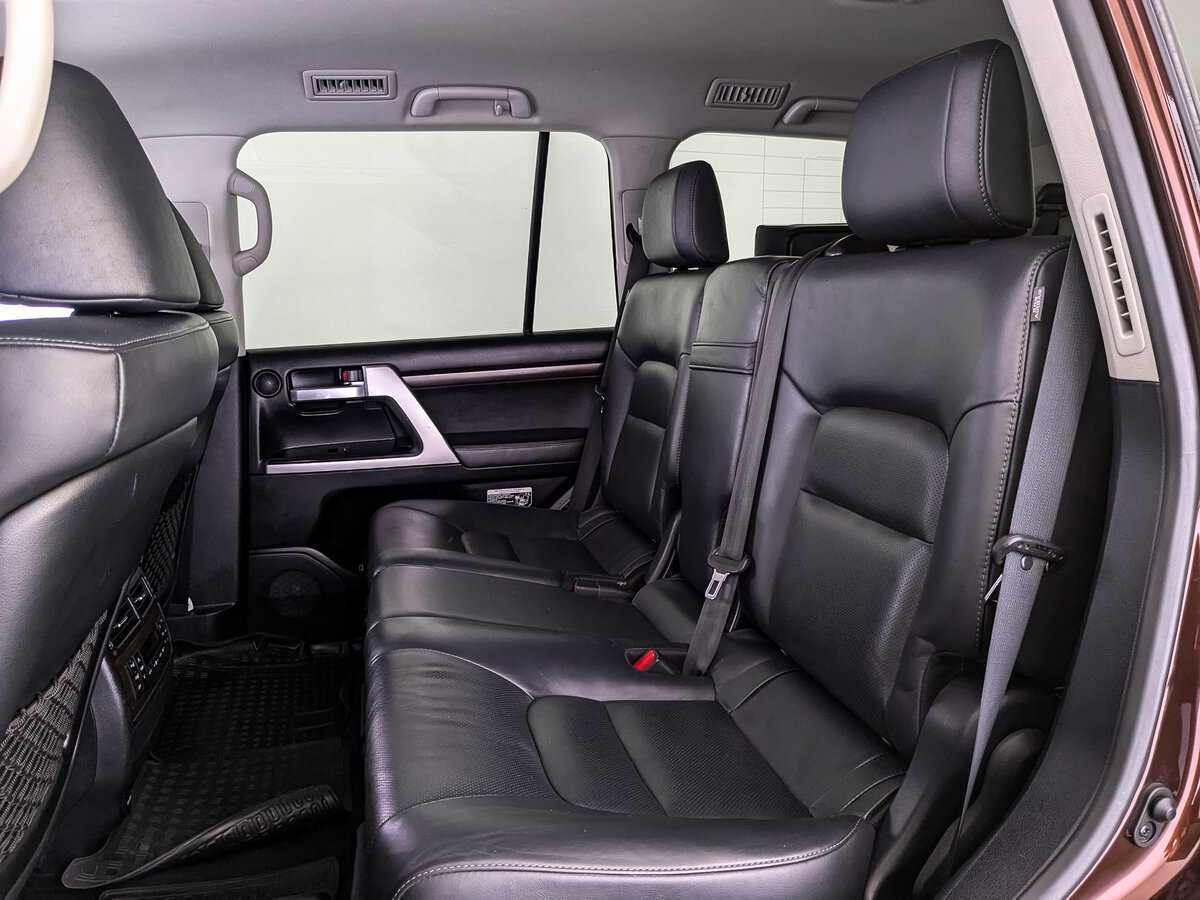 Toyota Land Cruiser с пробегом — 2017 год. Фото: #13
