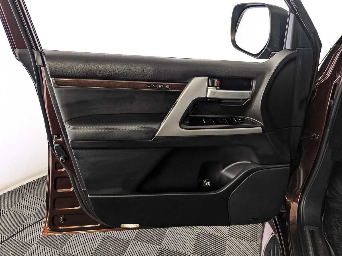 Toyota Land Cruiser с пробегом — 2017 год. Фото: #14