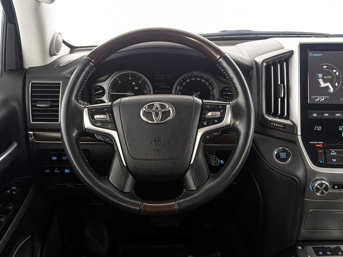 Toyota Land Cruiser с пробегом — 2017 год. Фото: #17