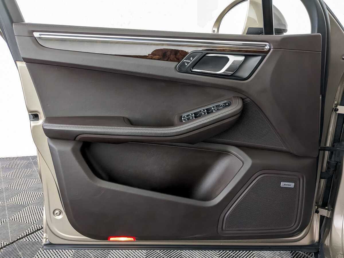 Porsche Macan с пробегом — 2015 год. Фото: #14