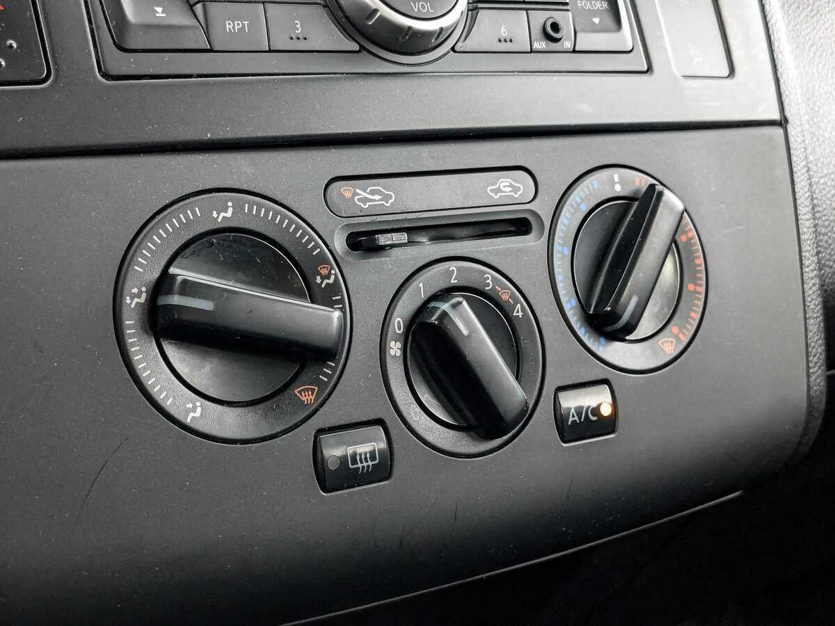 Nissan Tiida с пробегом — 2011 год. Фото: #16