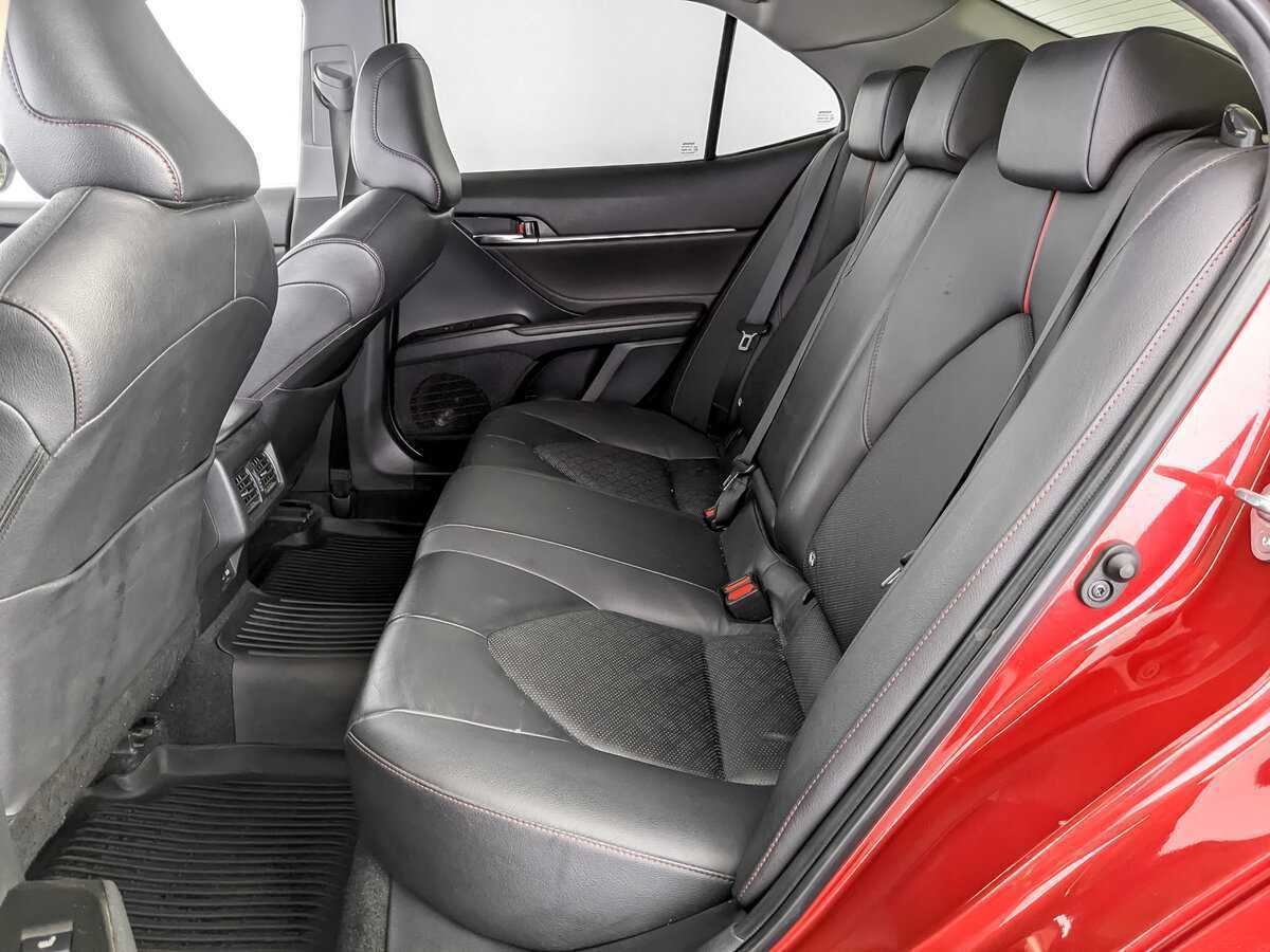 Toyota Camry с пробегом — 2021 год. Фото: #9