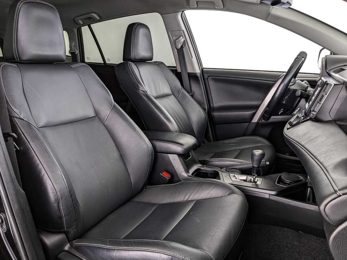Toyota RAV4 с пробегом — 2017 год. Фото: #19