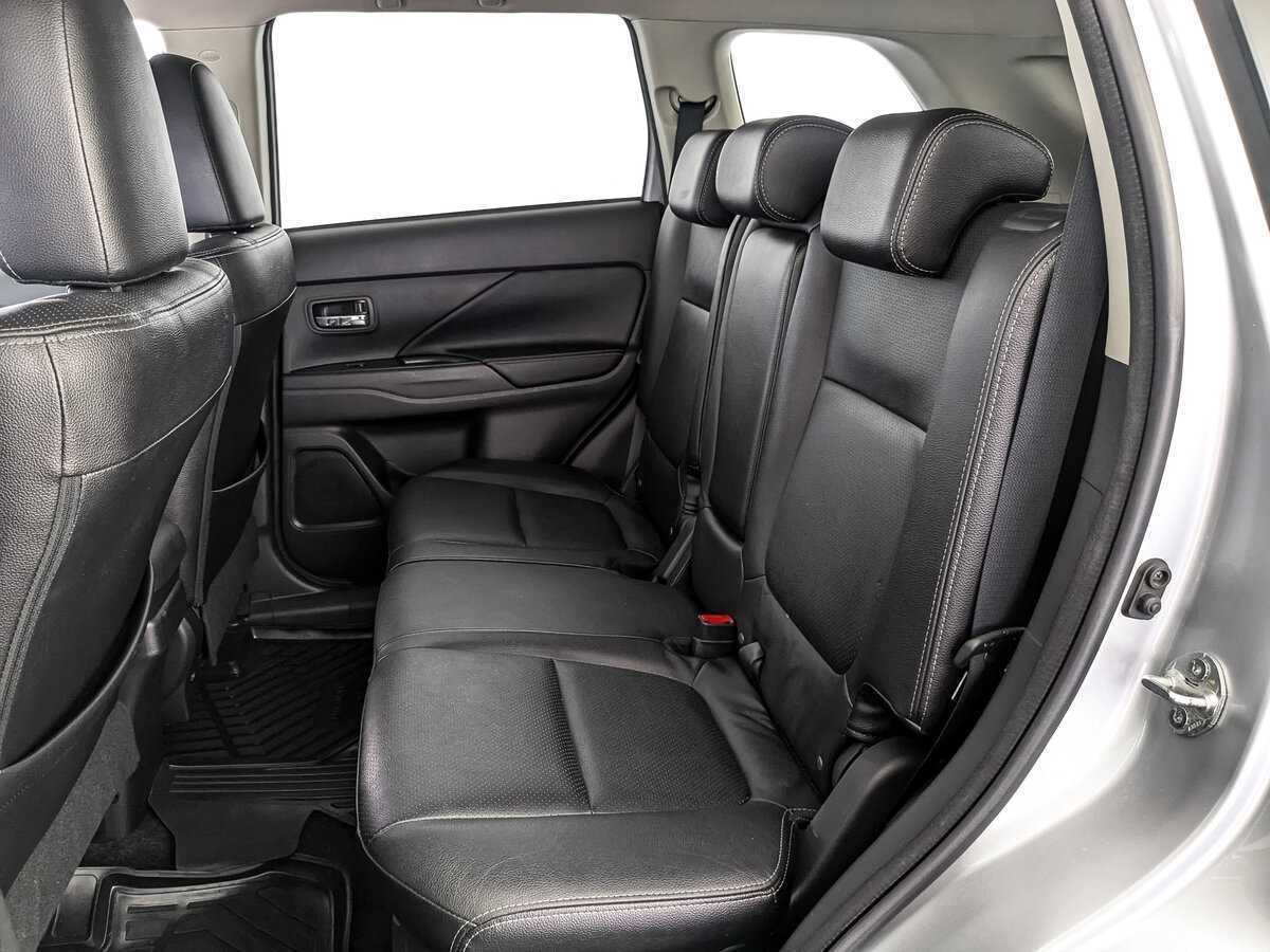 Mitsubishi Outlander с пробегом — 2017 год. Фото: #12