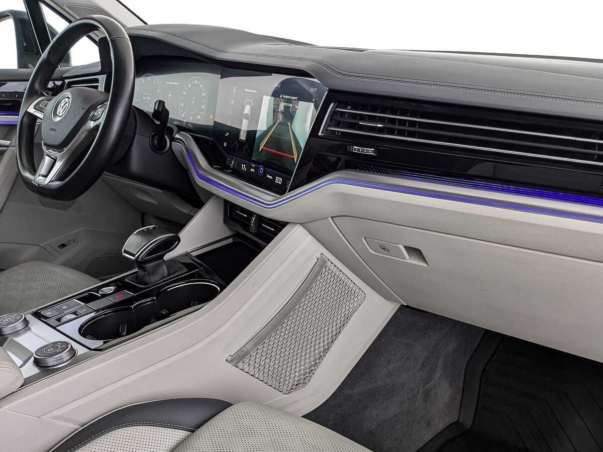 Volkswagen Touareg с пробегом — 2020 год. Фото: #8