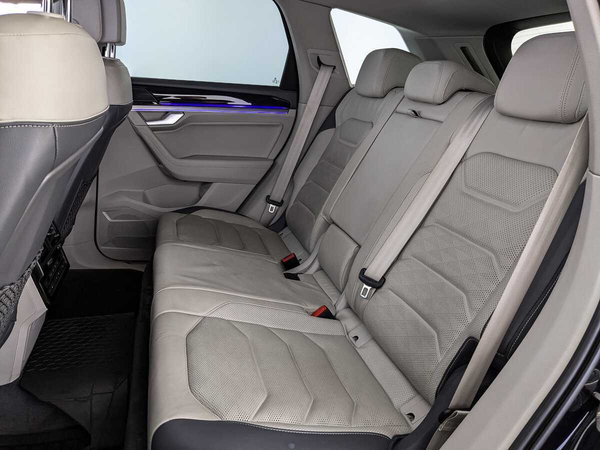 Volkswagen Touareg с пробегом — 2020 год. Фото: #11