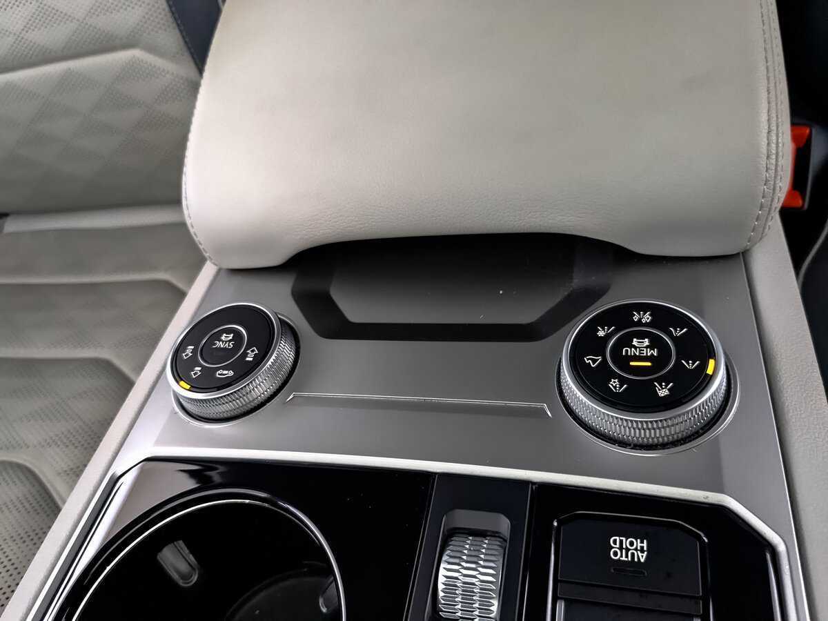 Volkswagen Touareg с пробегом — 2020 год. Фото: #20