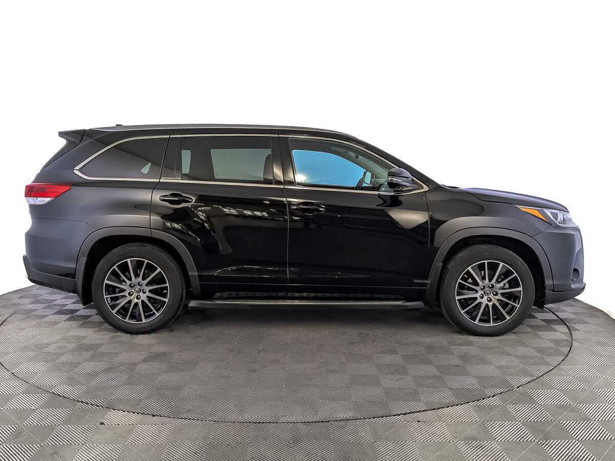 Toyota Highlander с пробегом — 2017 год. Фото: #3
