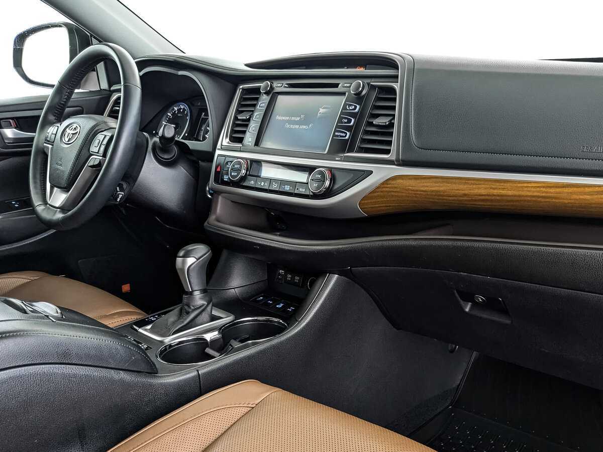 Toyota Highlander с пробегом — 2017 год. Фото: #8