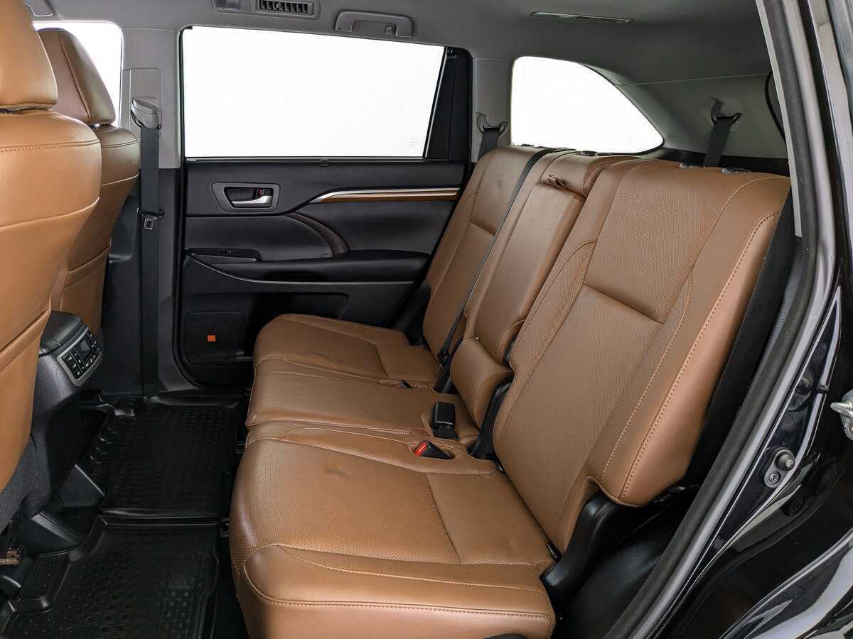 Toyota Highlander с пробегом — 2017 год. Фото: #13
