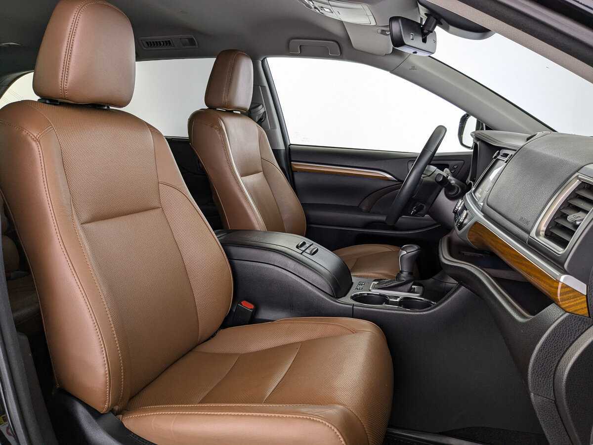 Toyota Highlander с пробегом — 2017 год. Фото: #19