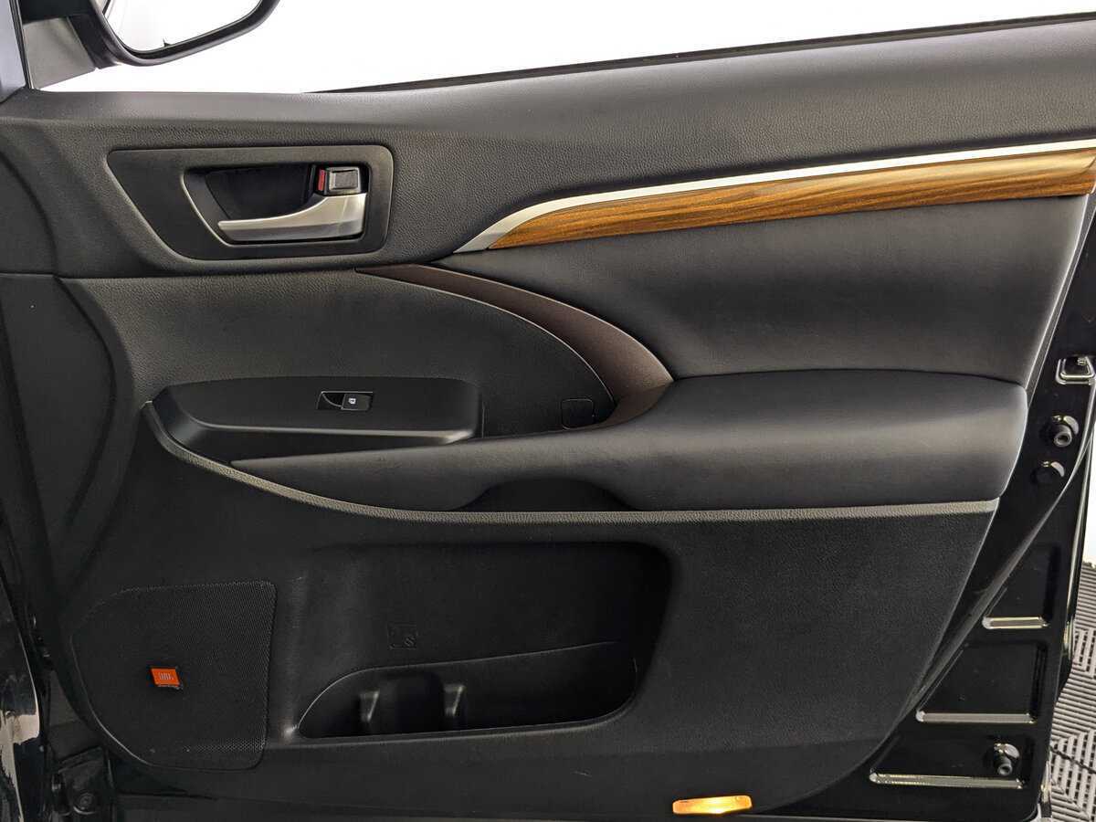 Toyota Highlander с пробегом — 2017 год. Фото: #20