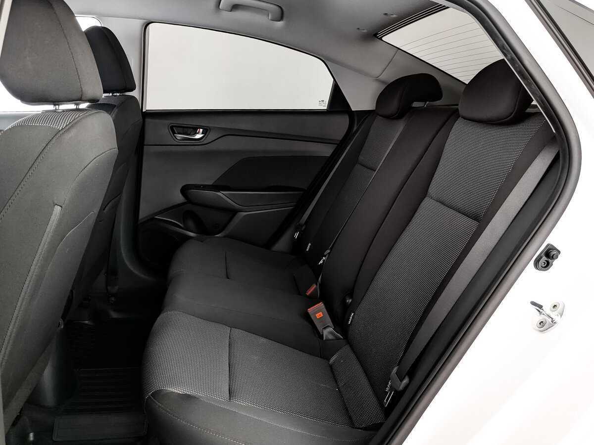 Hyundai Solaris с пробегом — 2022 год. Фото: #9