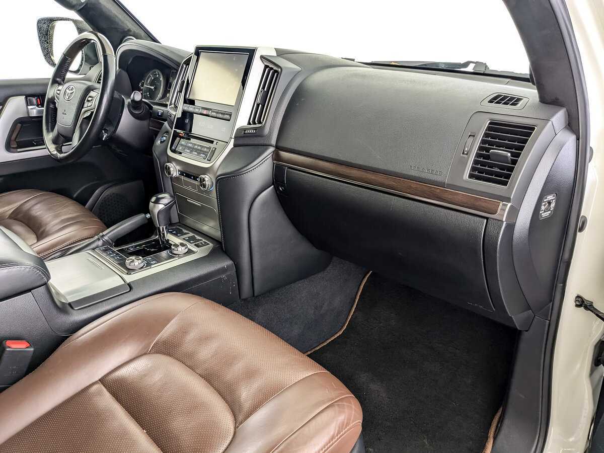 Toyota Land Cruiser с пробегом — 2016 год. Фото: #8