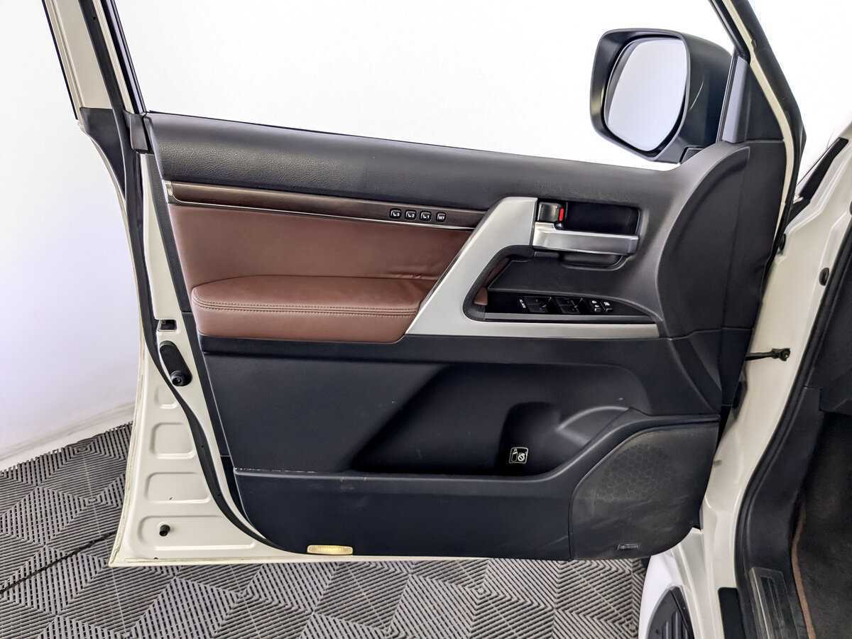Toyota Land Cruiser с пробегом — 2016 год. Фото: #13