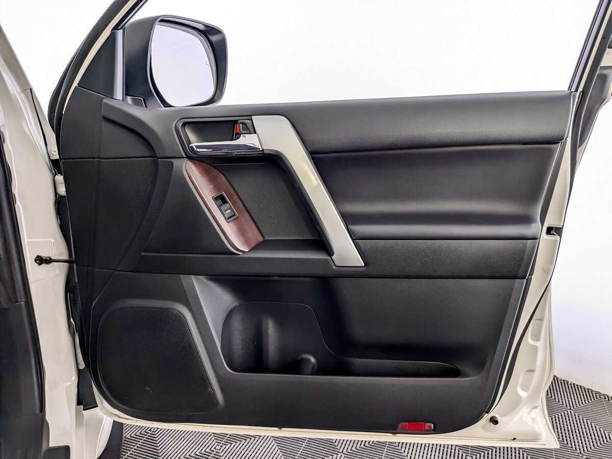 Toyota Land Cruiser Prado с пробегом — 2017 год. Фото: #20