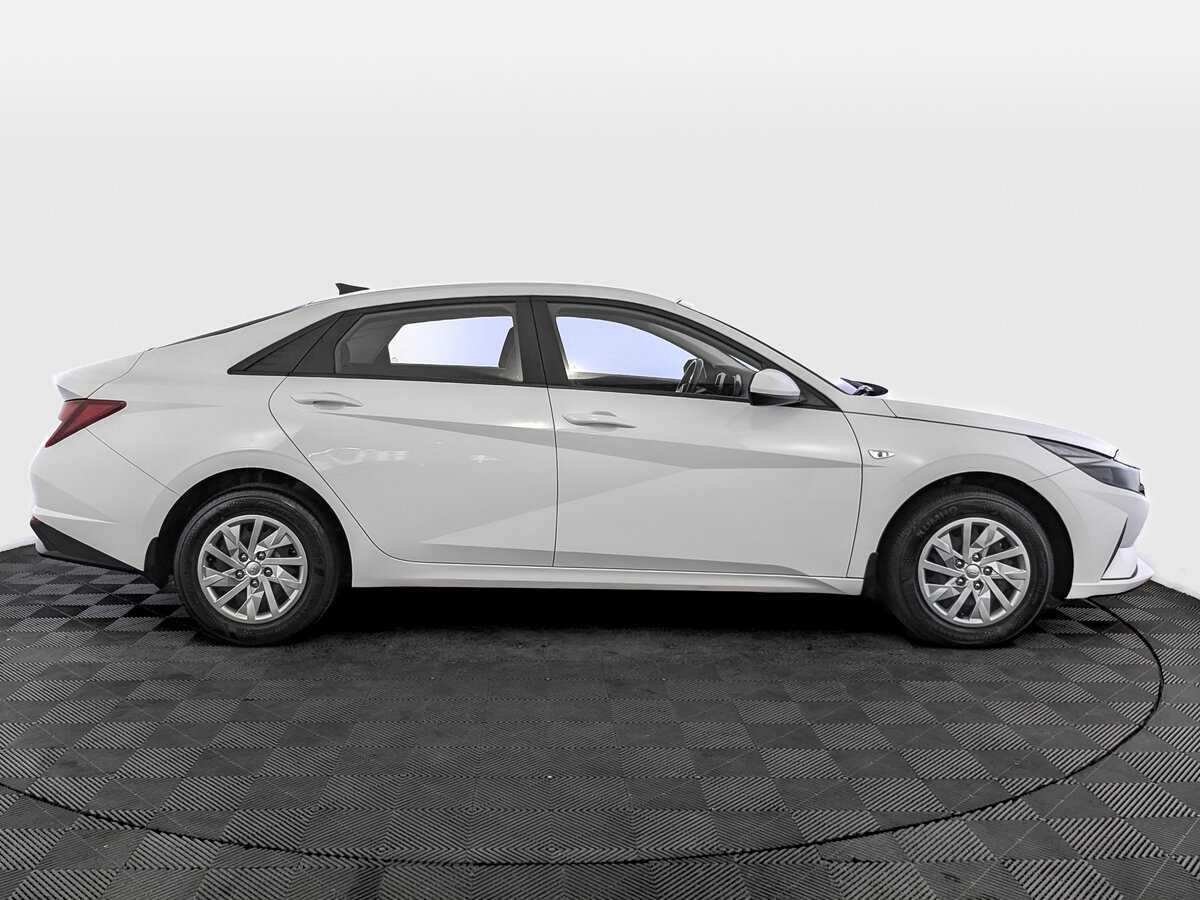 Hyundai Elantra с пробегом — 2022 год. Фото: #3