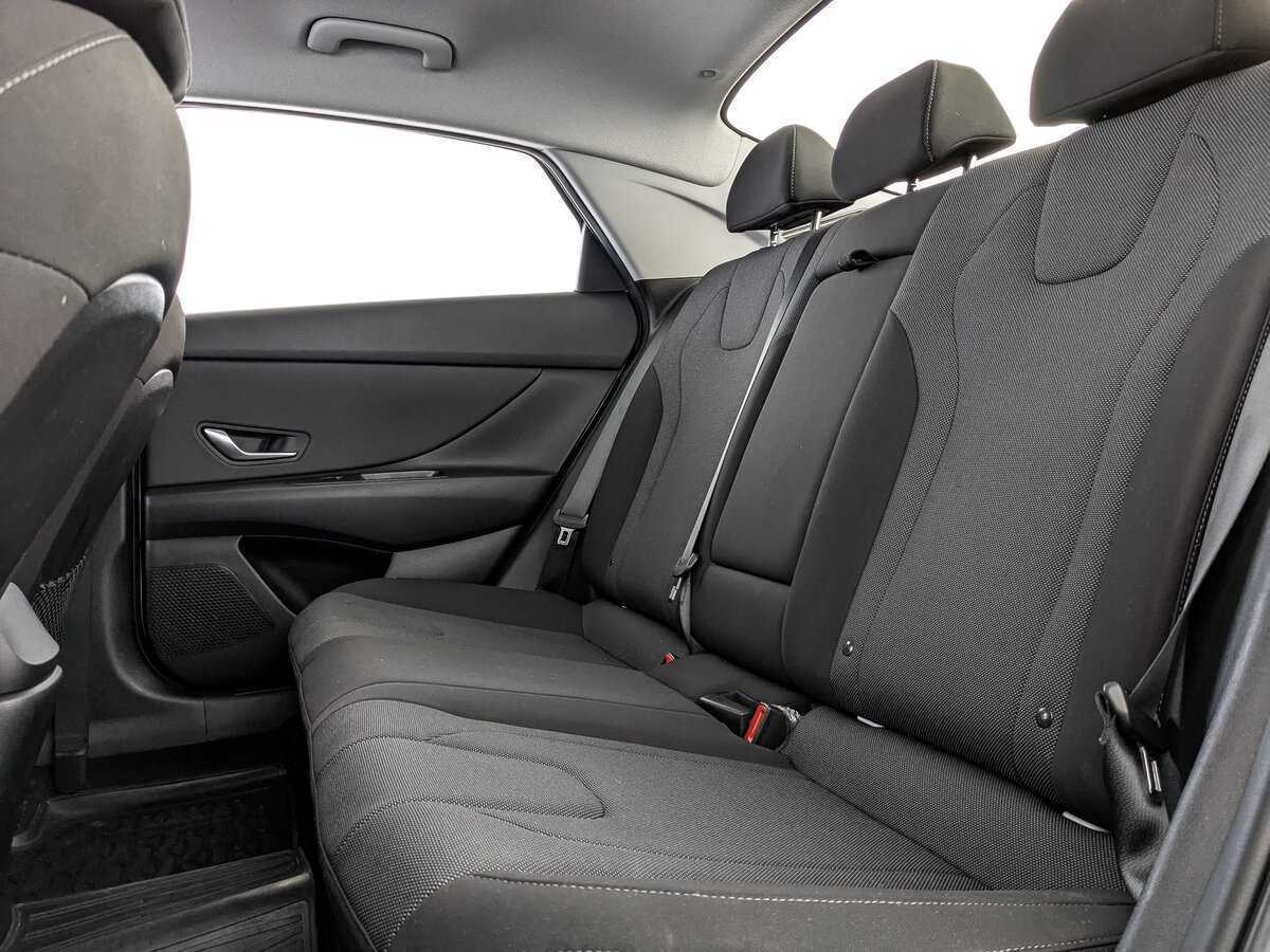 Hyundai Elantra с пробегом — 2022 год. Фото: #13