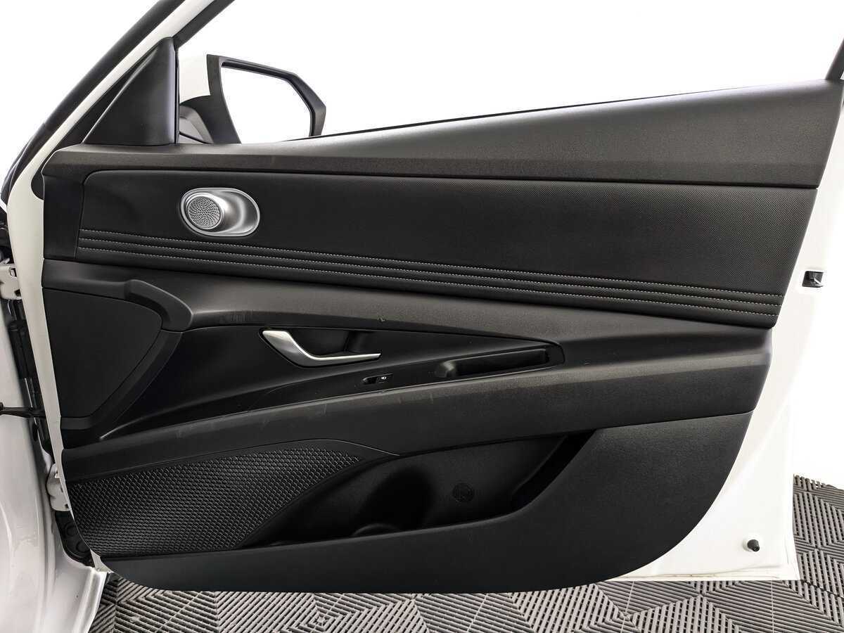 Hyundai Elantra с пробегом — 2022 год. Фото: #20