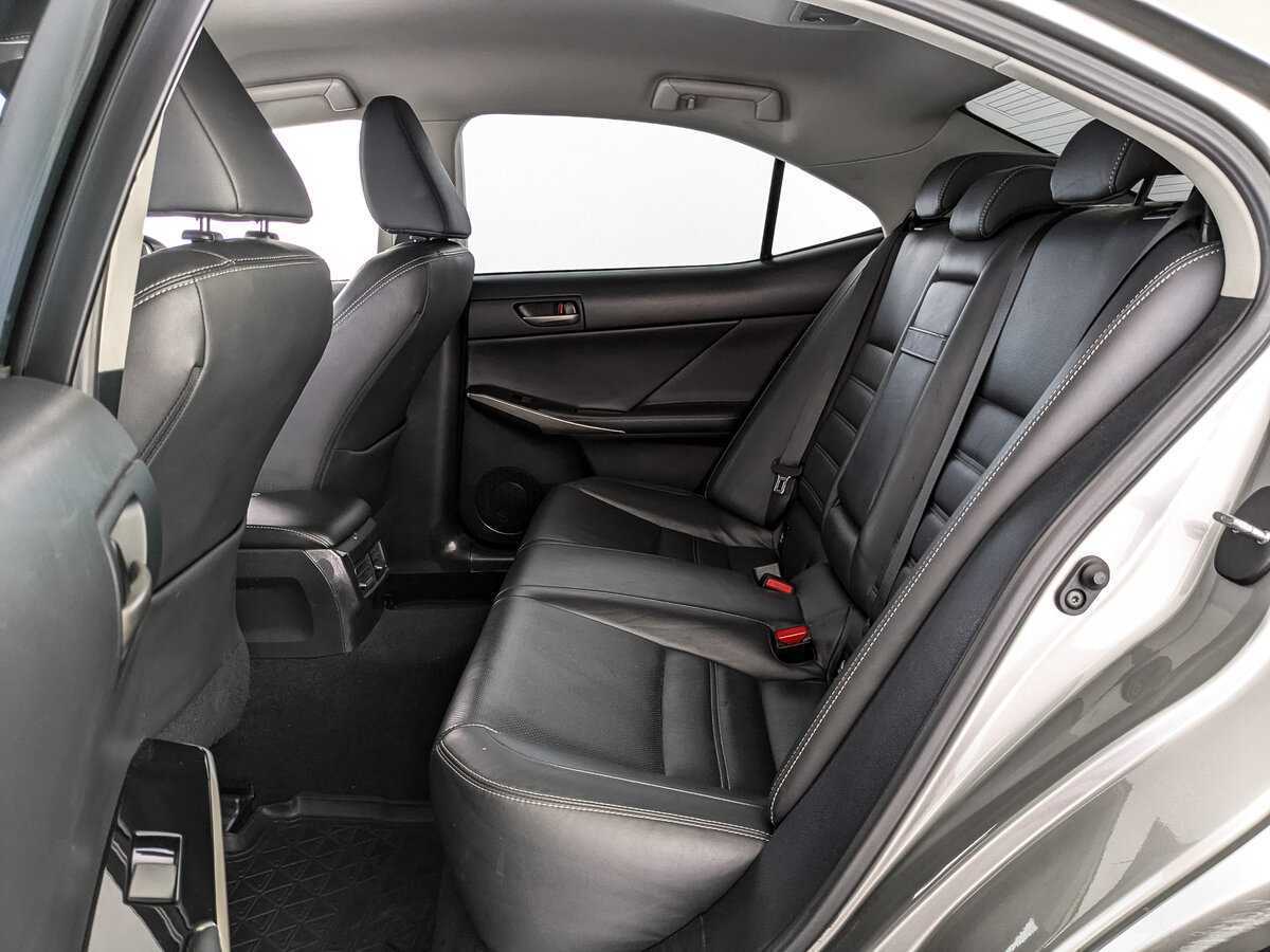 Lexus IS с пробегом — 2018 год. Фото: #13