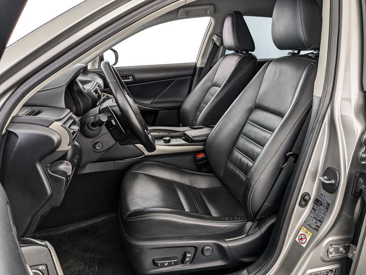 Lexus IS с пробегом — 2018 год. Фото: #15